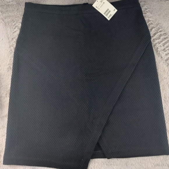 H&M wrap skirt quilt like texture black size 12 - Picture 1 of 10